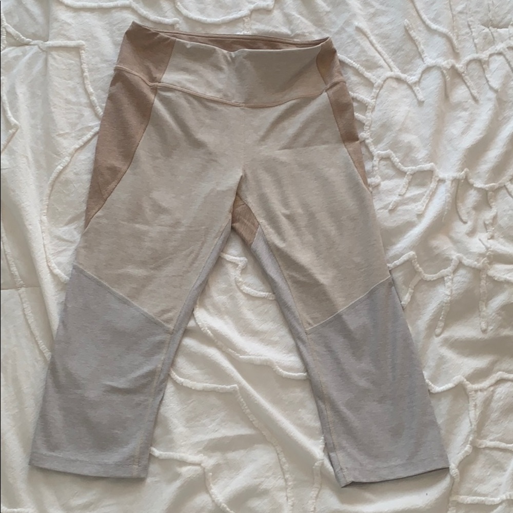Outdoor voices midi leggings. (Knee length)